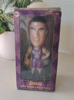 Vintage 2005 Los Angeles Lakers bobblehead player #31 doll